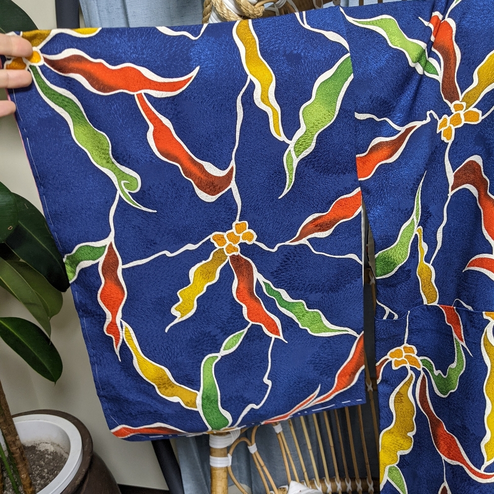 Silky Vintage Japanese Kimono - Picture 3 of 4